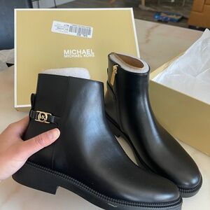 Michael kors black boots new size 6